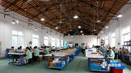 双金属温度计能够进行定制吗？精确度怎么样？