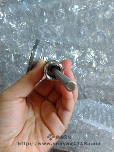 什么时候安装双金属温度计需要用内螺纹接头？