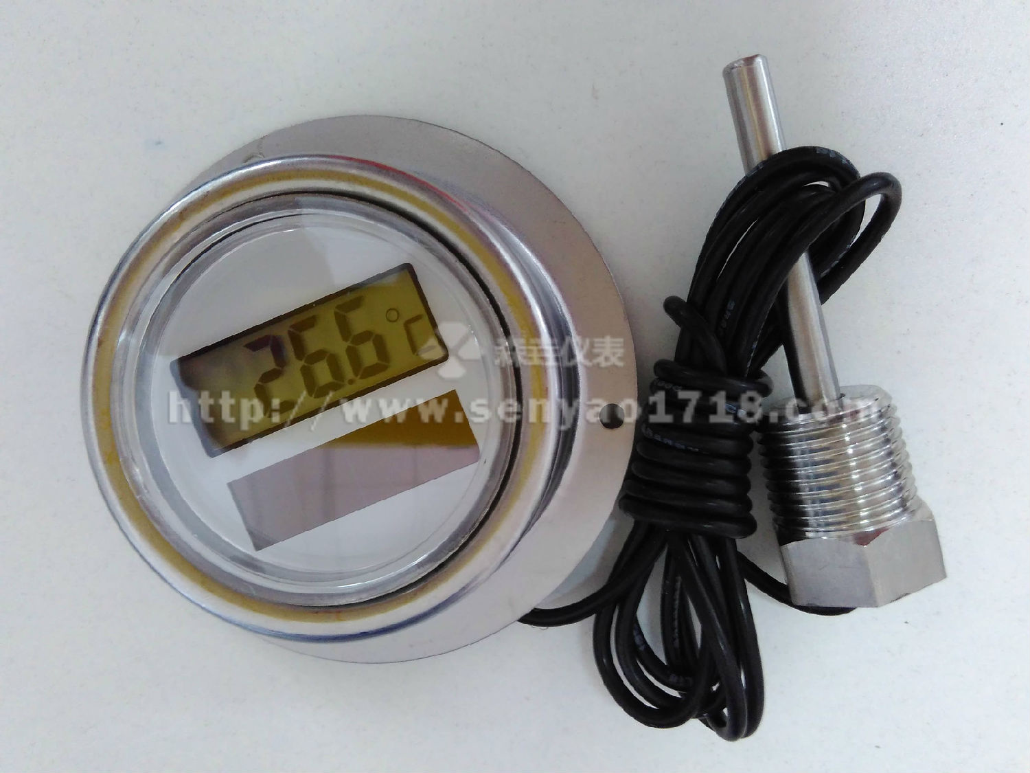 带输出线太阳能温度计有螺牙吗?