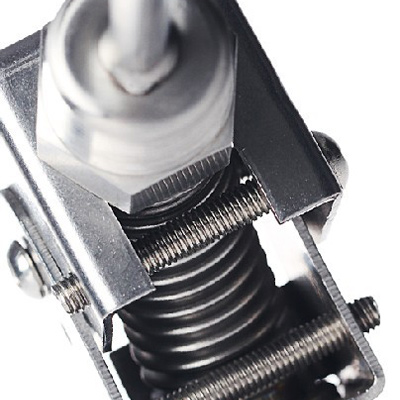 万向型双金属温度计时间长了接口是否会松动？