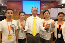 中管班与陈震老师合影